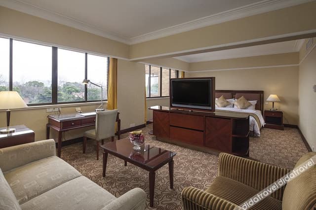 Deluxe Garden-view Queen Room