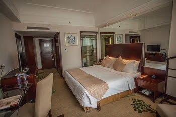 Deluxe Queen Room