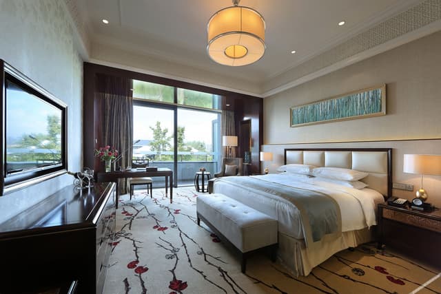 Executive Panoramic Queen Room