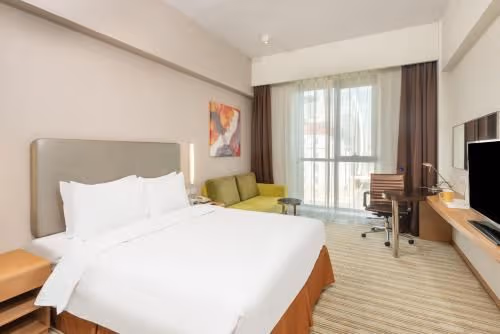 1 Queen Bed Standard