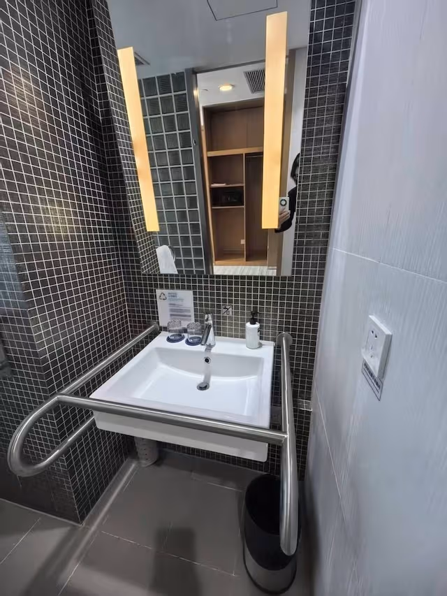 Room, 1 Queen Bed, Accessible