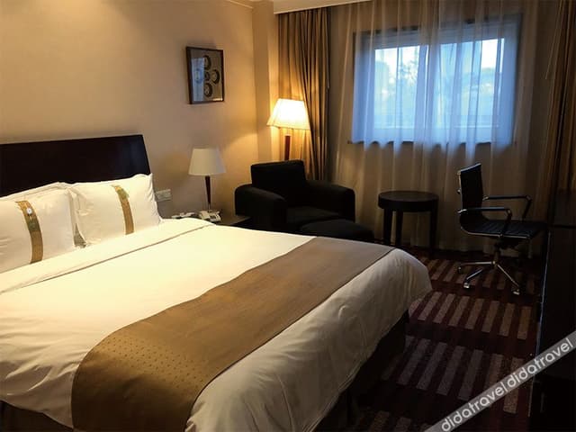 Deluxe Queen Room