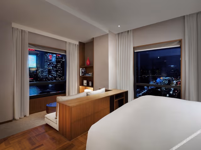 Shanghai Suite With River View