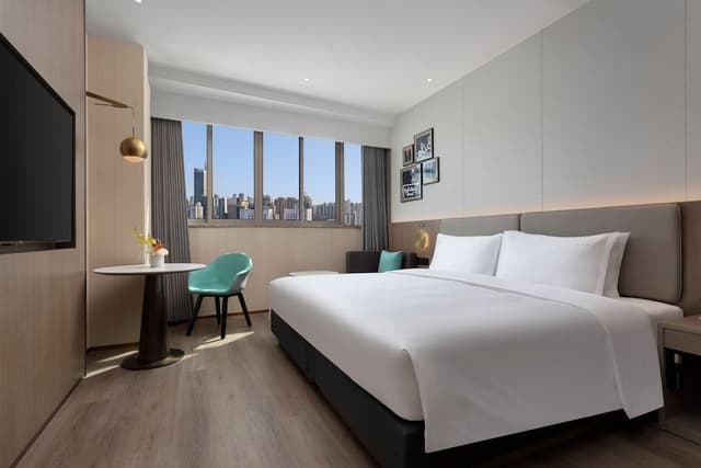Standard Room, 1 King Bed, City View