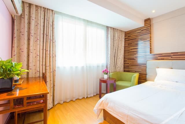 Four Seasons Room (Double Bed)