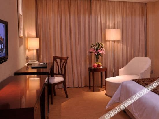 Business Queen Room