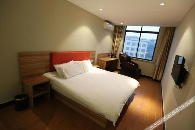 Business Queen Room
