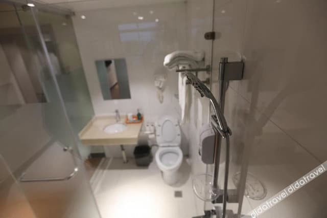 Business Queen Room