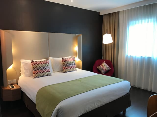 Deluxe Business Suite