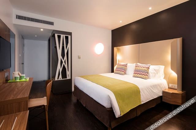 Deluxe Queen Room