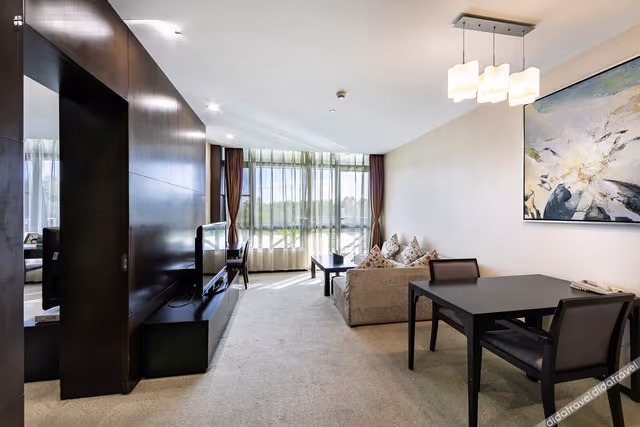 Lake-view Executive Suite
