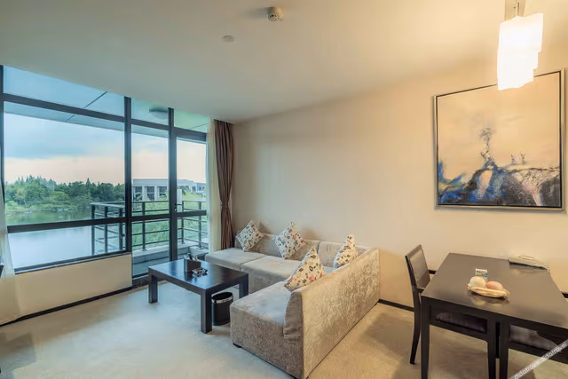 Lake-view Executive Suite