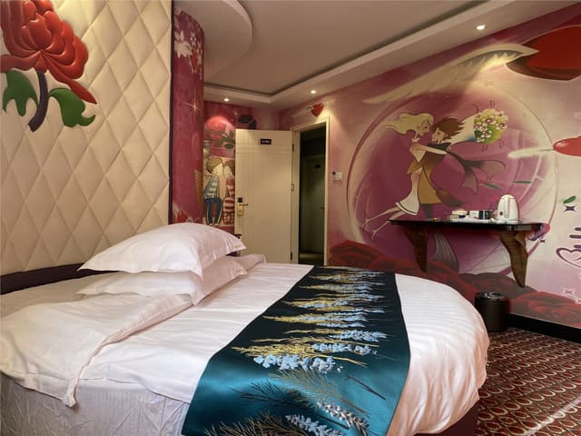 Romantic Round-bed Room