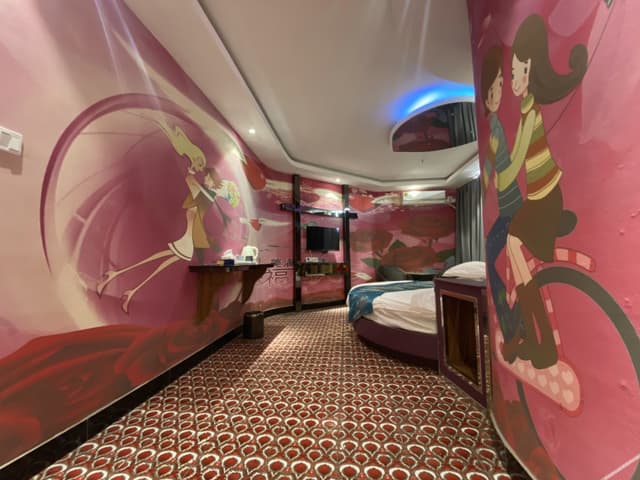 Romantic Round-bed Room