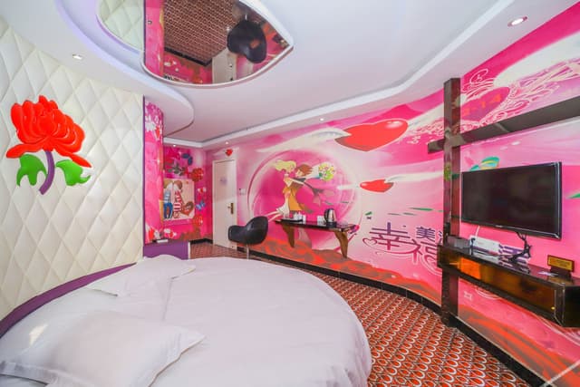 Romantic Round-bed Room