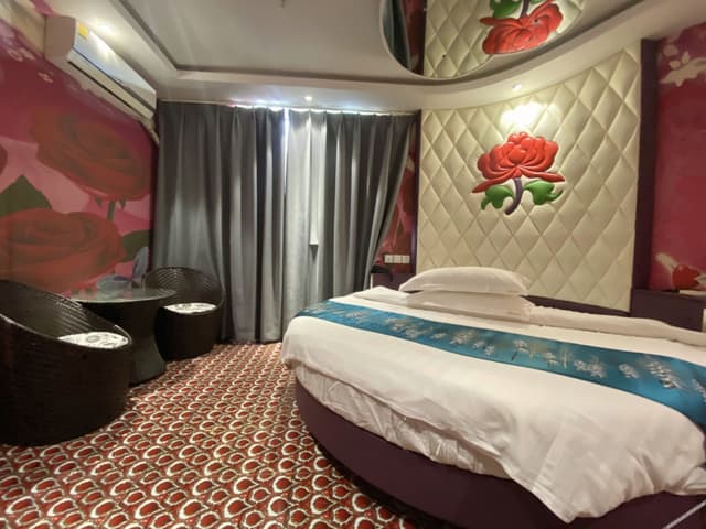 Romantic Round-bed Room