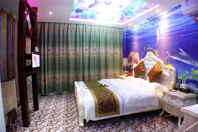 European-Style Boutique Room (Featured Bed)
