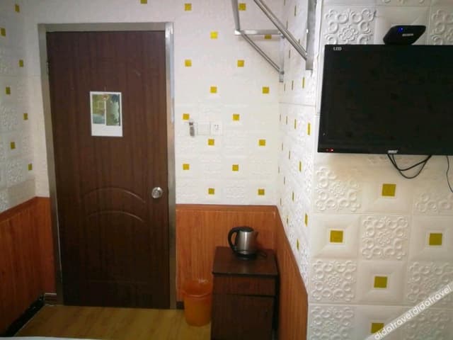 Basic Standard Room (Shared bathroom)