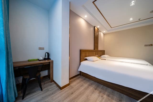 Queen Room