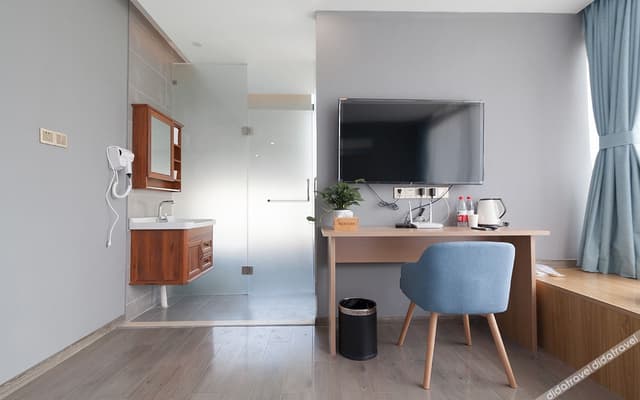 Handpicked City-View Tub Double Bed Room