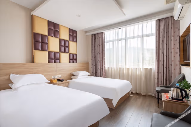 Business Room (2 Beds)