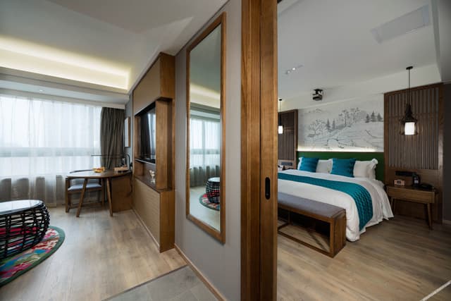 Family Birdcage Suite