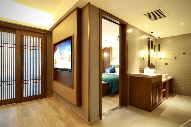 Family Birdcage Suite