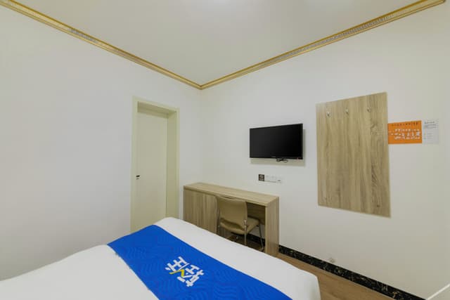 Themed Budget Room (No window)