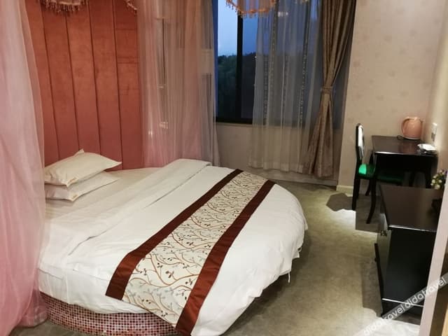 Lai Xiang Round Bed Room