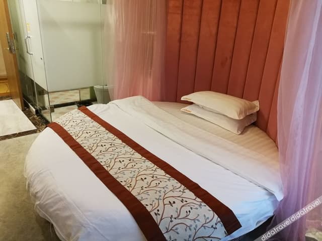 Lai Xiang Round Bed Room