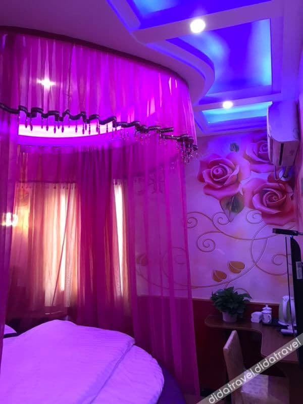 Romantic Round-bed Room