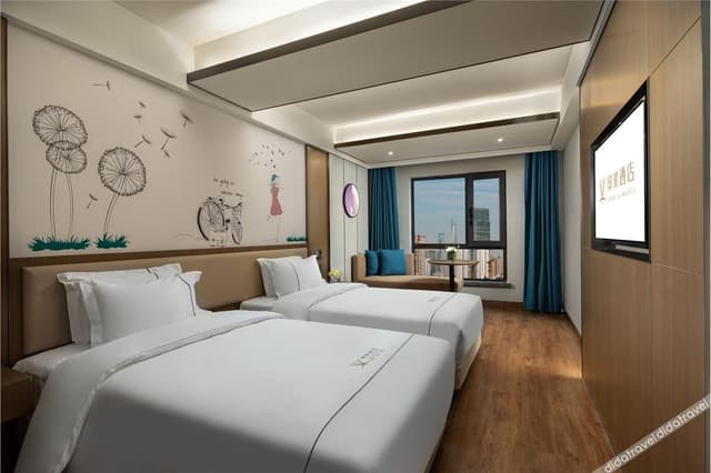 Handpicked Hollywood Room