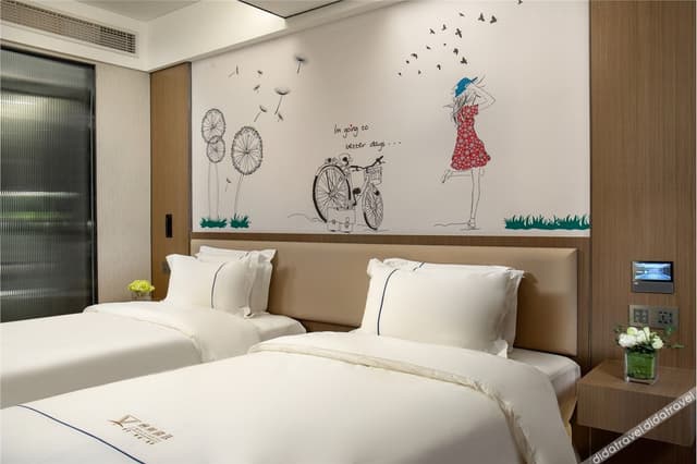 Handpicked Hollywood Room
