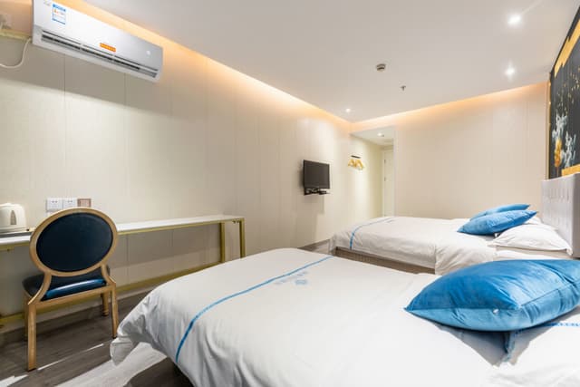 Deluxe Family Room
