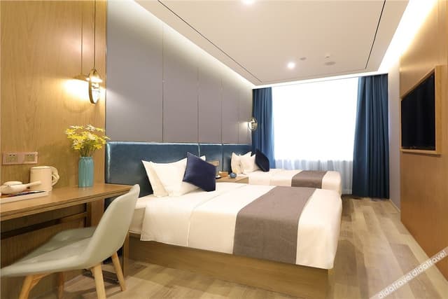 Smart Light Luxury Twin Room