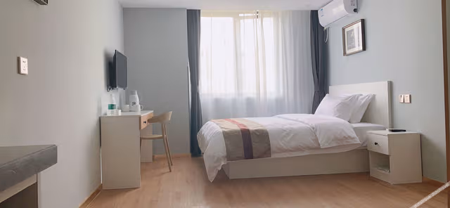 Business Queen Room