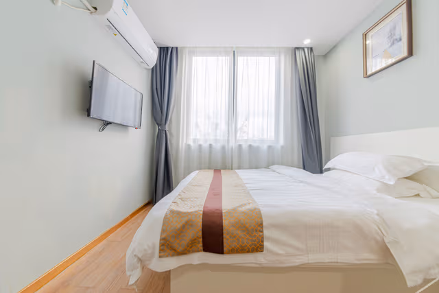 Business Queen Room