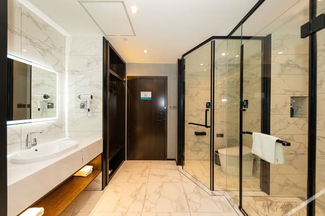 Premier Queen Room