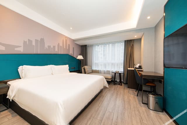 Premier Queen Room