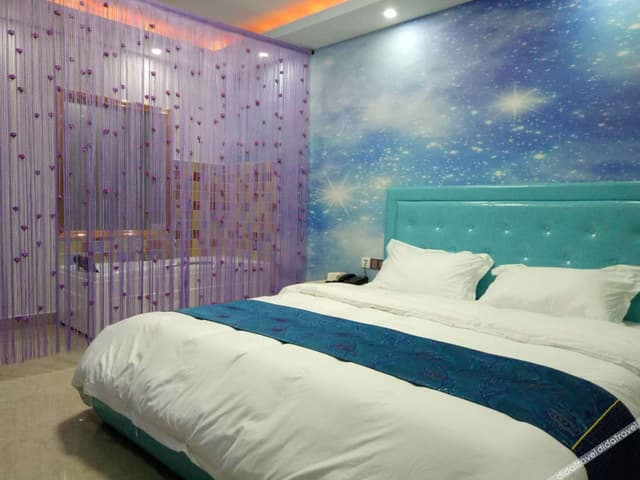 Deluxe Warmth Tub Room