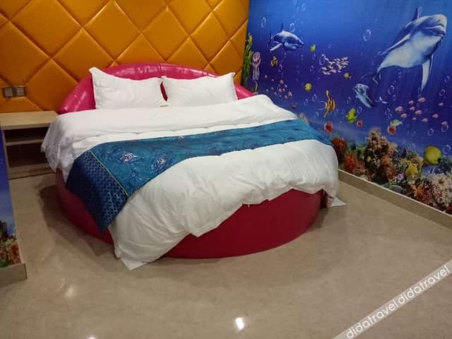 Deluxe Warmth Tub Room