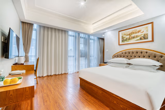 Premier Queen Room