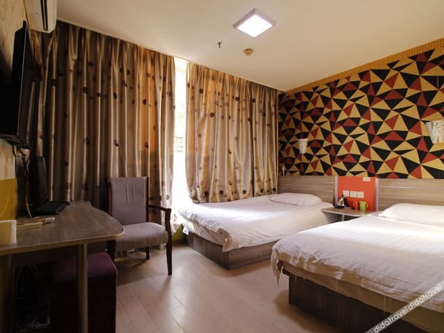 Business Room (2 Beds)