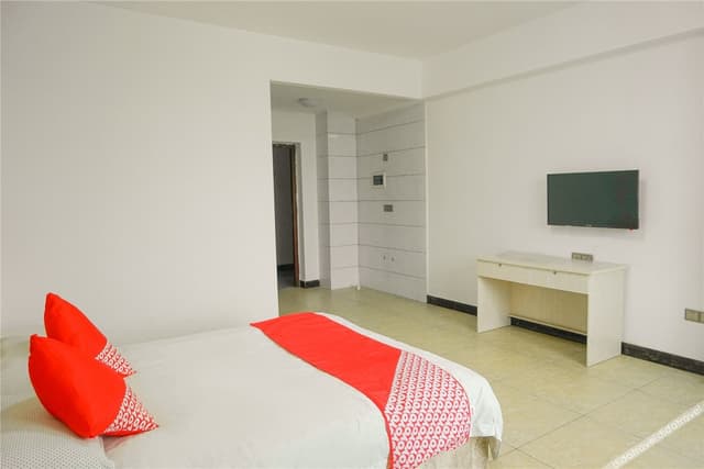 Standard Queen Room