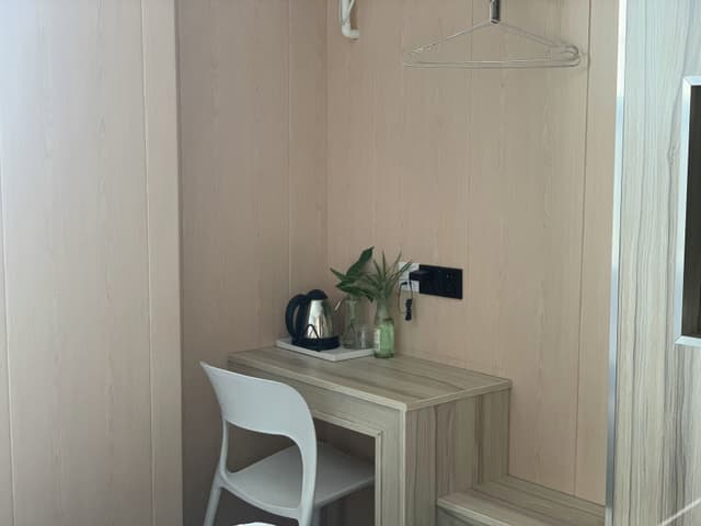 Deluxe Queen Room B