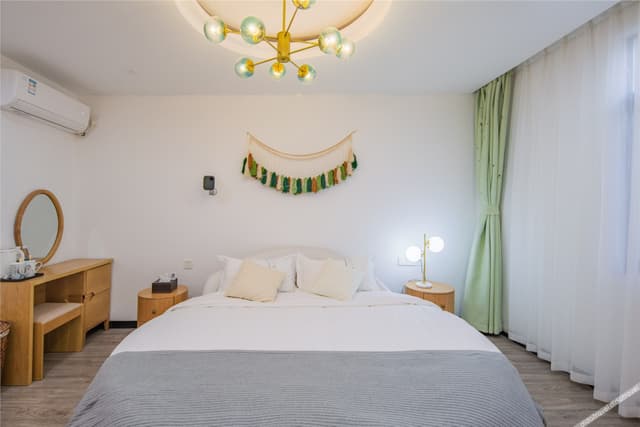 Rainforest Round Bed Room