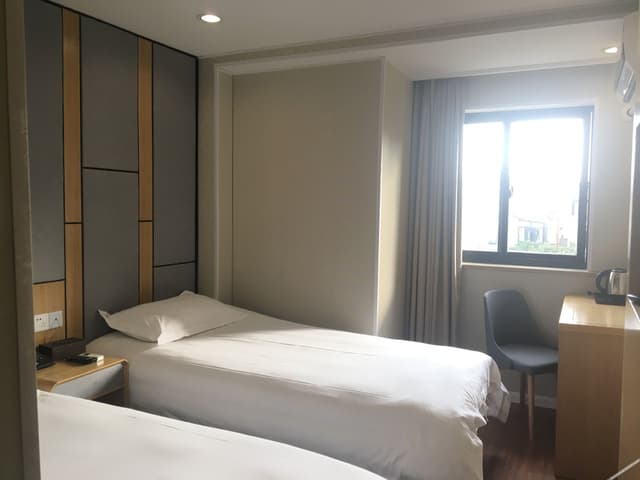 Twin Room B