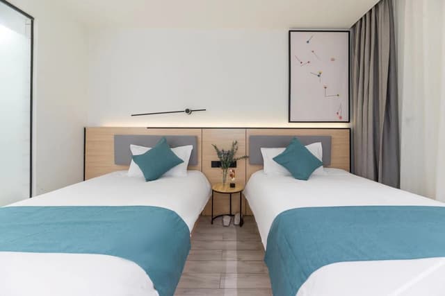 Twin Room B
