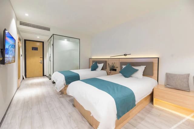 Twin Room B