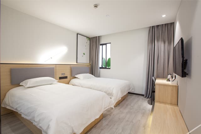 Twin Room B